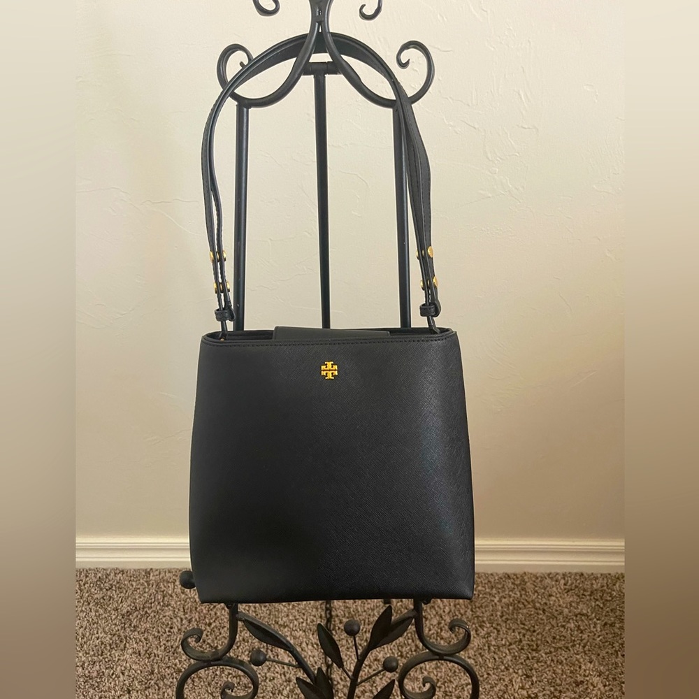 TORY BURCH black, bucket bag with magnetic clasp